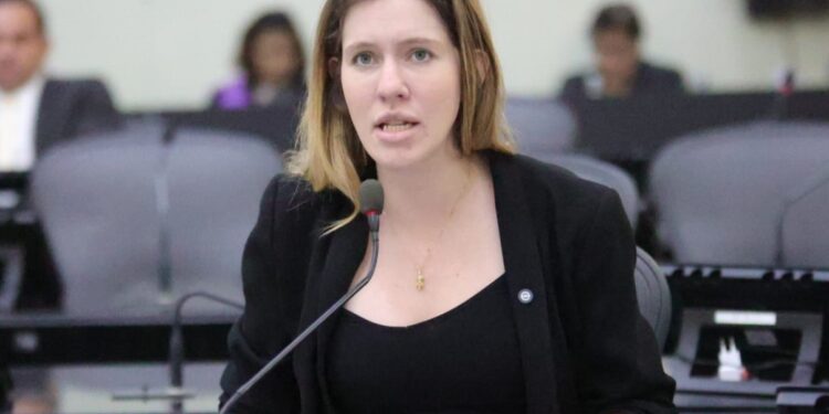 Aprovado projeto que prevê vacinação domiciliar para pessoas com TEA