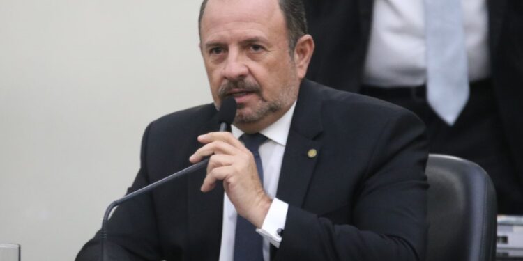 Aprovado projeto que prevê vacinação domiciliar para pessoas com TEA