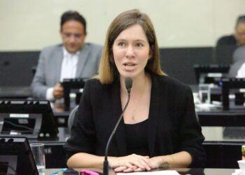 Cibele Moura cobra solução para retirada de food trucks da orla de Pajuçara