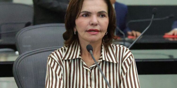 Discutido projeto de Ângela Garrote que garante afastamento de servidora vítima de violência doméstica