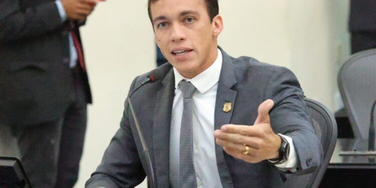 Delegado Leonam cobra força-tarefa para investigar desaparecimento de jovens em São Miguel dos Milagres