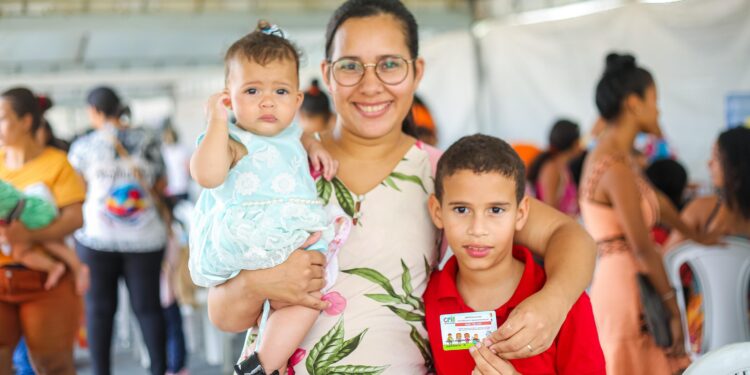 Secretaria da Primeira Infância lança programa para qualificação e geração de renda a famílias do CRIA