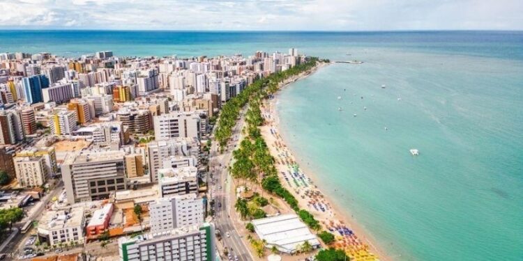 Maceió ocupa a 5ª posição no ranking para o feriado de Tiradentes, aponta Kayak