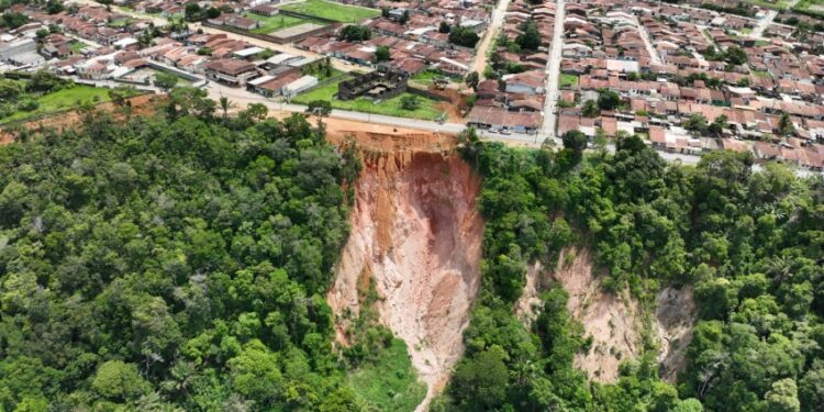 Defesa Civil de Maceió recomenda medidas urgentes para conter avanço de voçoroca em Rio Largo