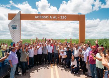 Governo de Alagoas entrega estrada que liga povoados em Junqueiro à BR-101