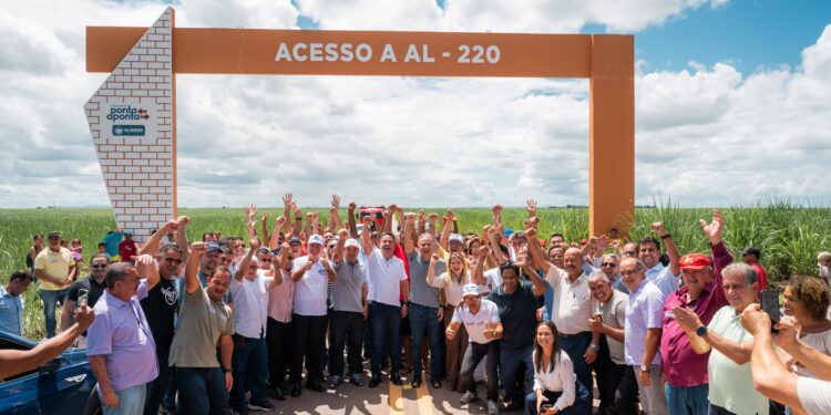 Governo de Alagoas entrega estrada que liga povoados em Junqueiro à BR-101