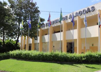 Governo de Alagoas nomeia 127 professores no maior concurso da história da Uneal