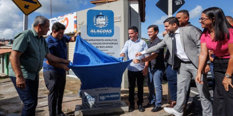 Governo inaugura 66 ruas, entrega sala do Saúde Até Você Digital e distribui sementes em Rio Largo