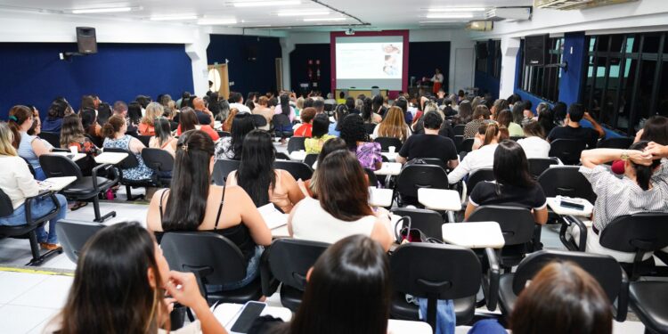 Profissionais dos 102 municípios alagoanos são capacitados pela Sesau para o acompanhamento da saúde infantil