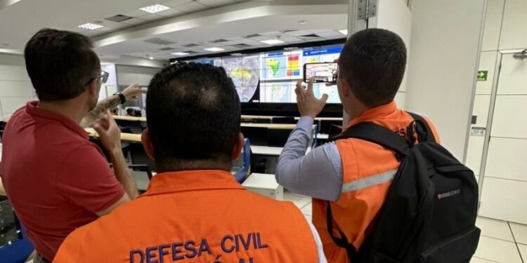 Defesa Civil de Maceió conhece novo Sistema Nacional de Alerta com notificações em Smart TVs