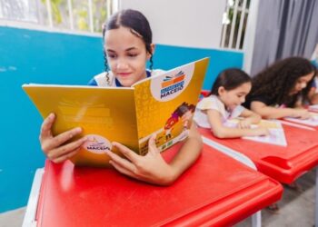 Educação de Maceió avança na alfabetização na idade certa e fluência leitora cresce mais de 100% em cinco anos