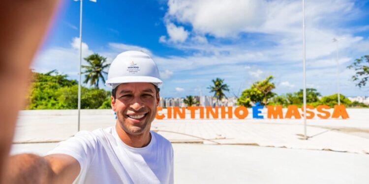 Prefeito Rodrigo Cunha acompanha fase final das obras do Mirante do Jacintinho