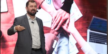 ABUNDÂNCIA DE DADOS, ESCASSEZ DE DECISÕES