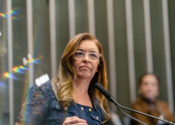 RENAN CALHEIROS AGE COMO ADVOGADO DE DANIEL VORCARO, DENUNCIA DRA. EUDÓCIA NO SENADO