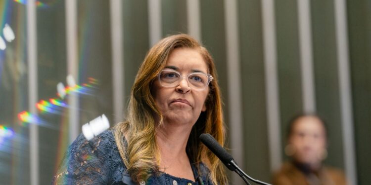 RENAN CALHEIROS AGE COMO ADVOGADO DE DANIEL VORCARO, DENUNCIA DRA. EUDÓCIA NO SENADO