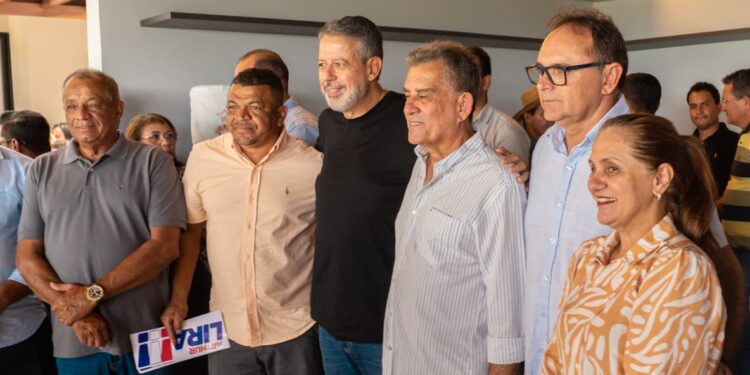 Trabalho de Arthur Lira garante investimento de R$ 3 milhões para pavimentação de 17 mil m² de vias urbanas em Pão de Açúcar