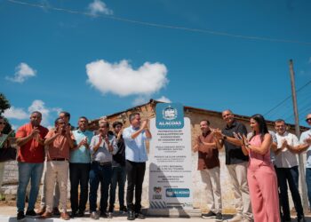 Governo de Alagoas entrega oito quilômetros de ruas pavimentadas em Coqueiro Seco