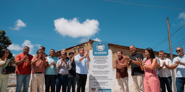 Governo de Alagoas entrega oito quilômetros de ruas pavimentadas em Coqueiro Seco