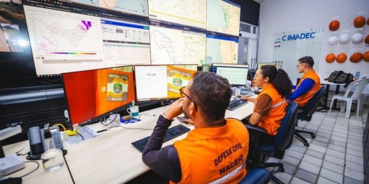 Tecnologia e monitoramento 24 horas reforçam prevenção da Defesa Civil de Maceió