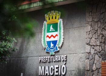 Prefeito Rodrigo Cunha anuncia antecipação dos salários dos servidores municipais para o dia 23 de junho