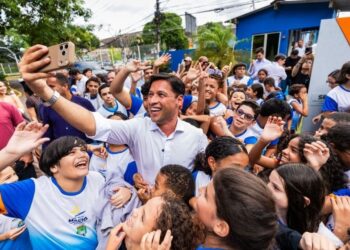 Prefeito Rodrigo Cunha entrega Escola Maceió Leitura com estrutura para 850 alunos