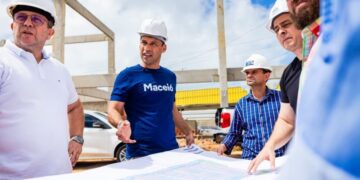 “Mais uma grande obra saindo do papel”, diz prefeito Rodrigo Cunha durante vistoria ao Mercado do Jacintinho